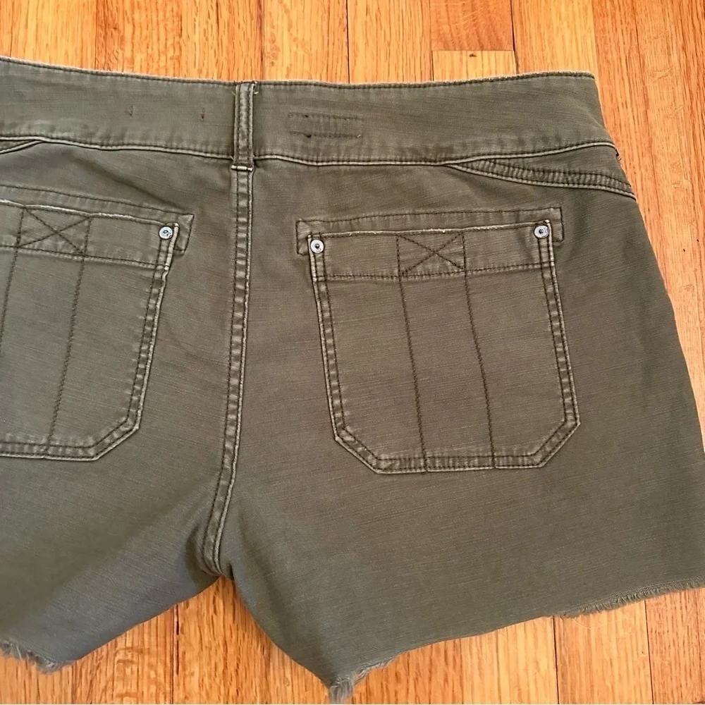 PILCRO‎ The Wanderer Low Rise Shorts 32 Army Green Cut Off Hem (z) - Picture 5 of 13
